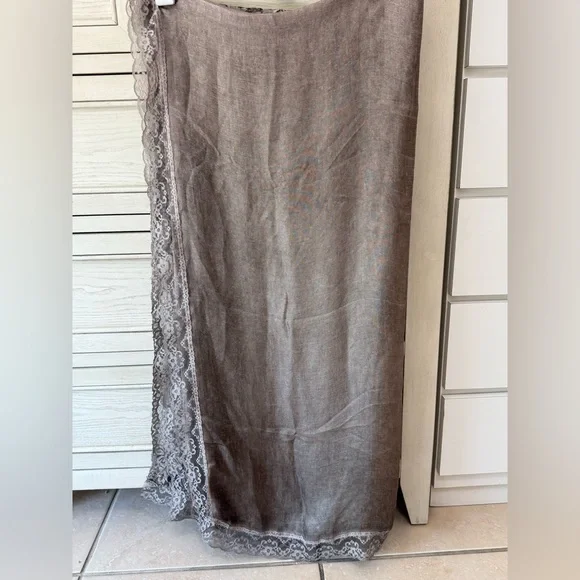 NWT FOULARD BELLA Chic Lace Trim Shawl Grey - Picture 3 of 10